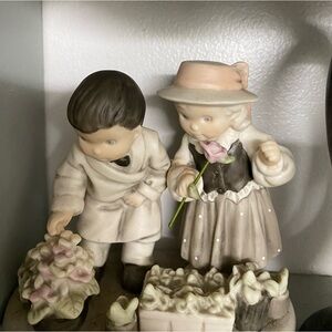 Enesco Pretty as a Picture